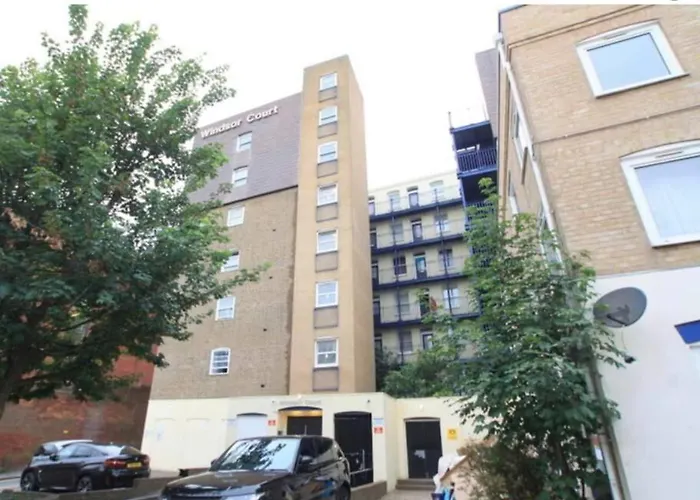*Central Brighton Modern Studio*