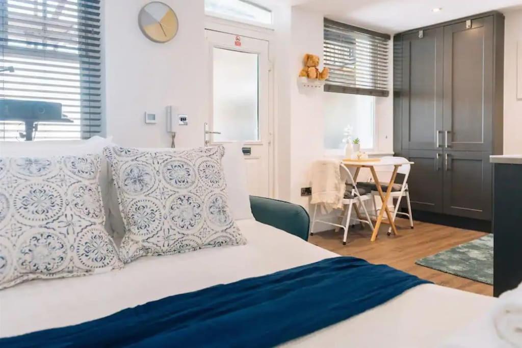*central Modern Studio* * Brighton