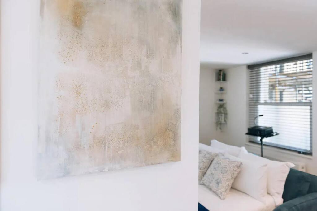 *central Modern Studio*