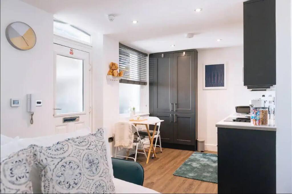 *central Modern Studio* * Brighton